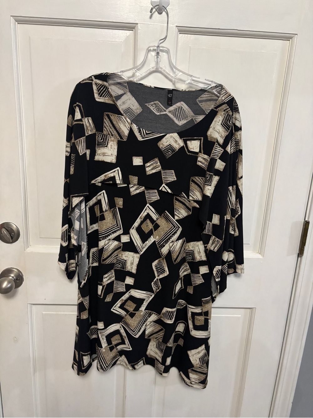 Women’s JJ’s Black Geometric Print Women's Tunic with Cream Accents. Size XL